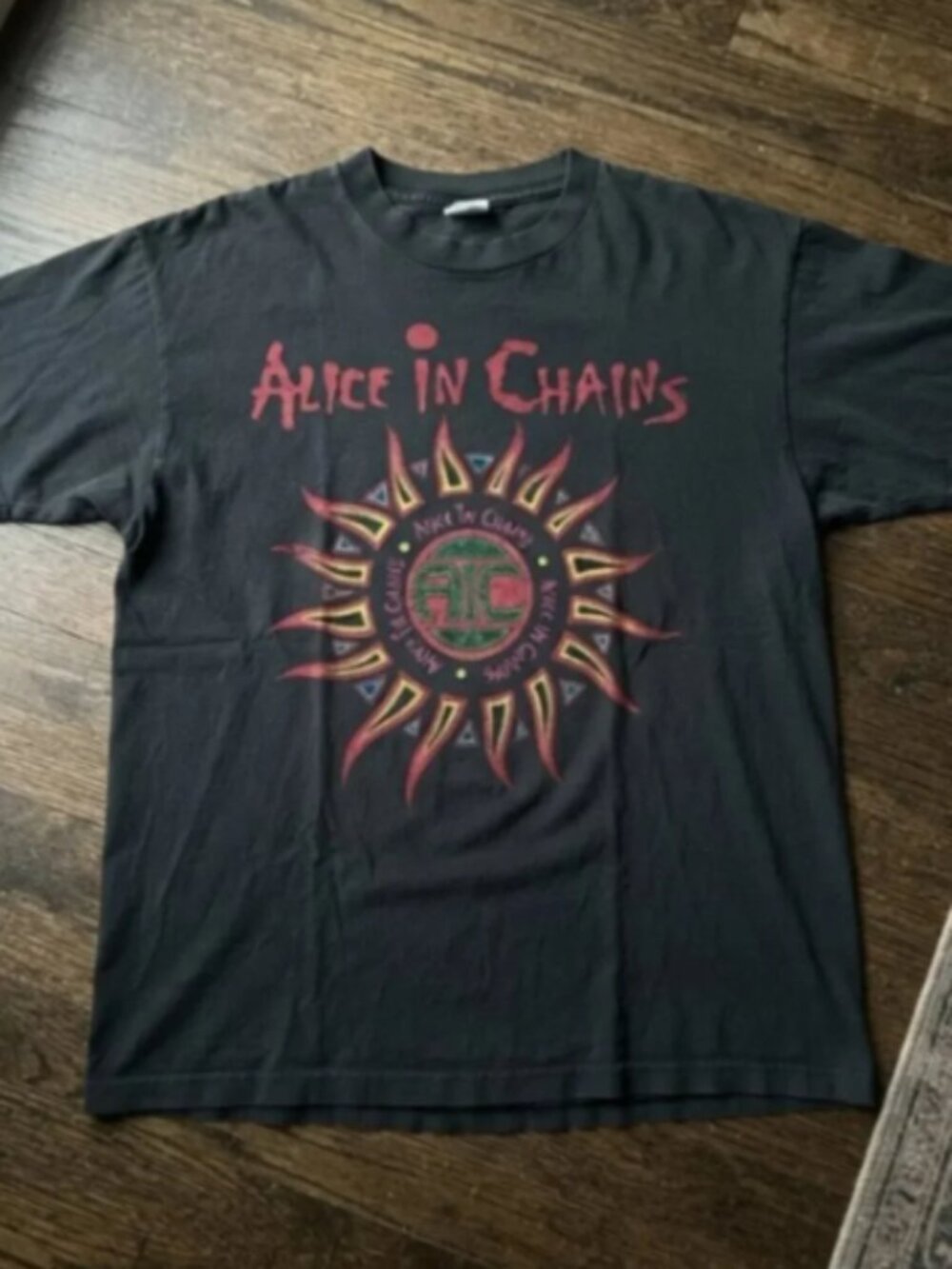 Alice In Chains 90s Vintage Sun Logo Grunge Rock Band T-Shirt